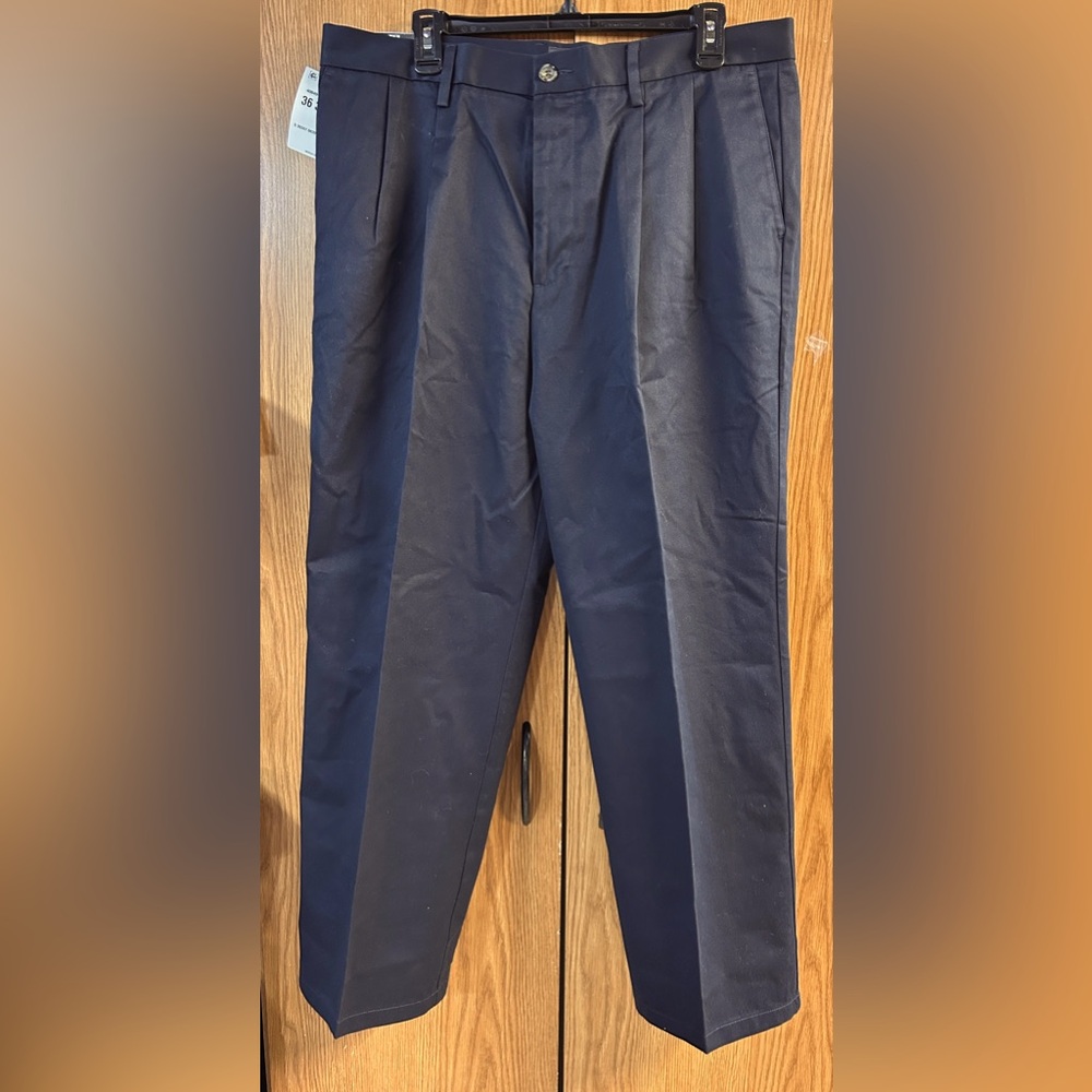 NWT Men's Dockers pleated pants size 36x30